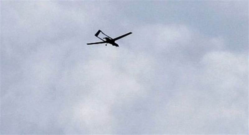 4 طائرات مسيرة تقصف حي سكني في تعز ومصدر عسكري يكشف النتائج