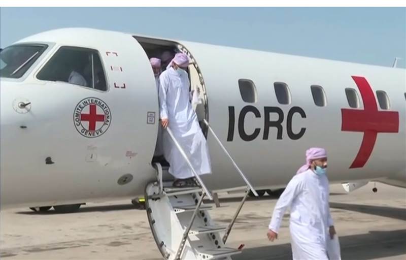 ضمن 3 مراحل.. وصول طائرتان تنقلان الأسرى الحوثيين الى مطار عدن
