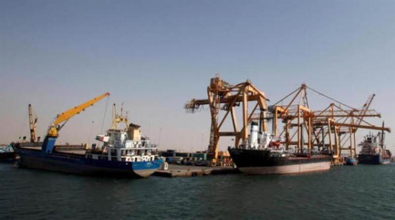 الحكومة اليمنية تكشف عدد سفن المشتقات النفطية التي أفرغت حمولتها في ميناء الحديدة مؤخراً