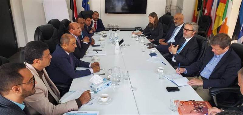 وزير المالية ومحافظ البنك المركزي يبحثان مع بعثة الاتحاد الأوروبي لدى اليمن مستجدات الوضع الاقتصادي