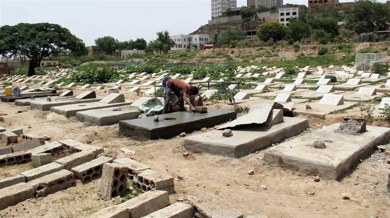 مليشيات الحوثي تستولي على أكبر مقابر ذمار وتبني عليها محال تجارية