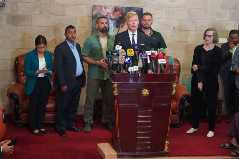 المبعوث الأممي يغادر صنعاء والحكومة تؤكد عدم معرفتها بنتائج مباحثاته مع الحوثيين بشأن ملف الطرق