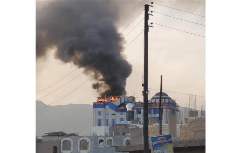 حريق يلتهم الأدوار العلياء لأحد فنادق محافظة إب