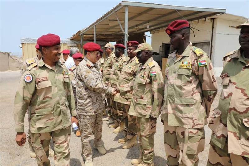 الوزير المقدشي يزور قوات الواجب السودانية في عدن ويشيد بموقف السودان الداعمم لليمن وقيادته