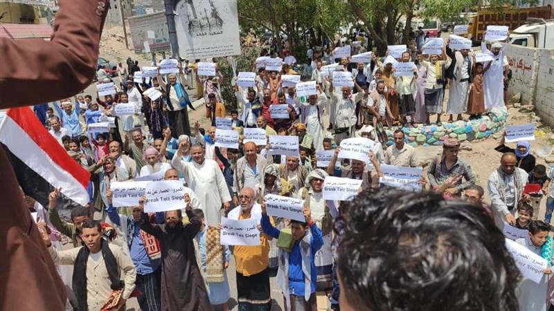 تعز.. احتجاجات متواصلة للتنديد باستمرار الحصار الحوثي للمدينة