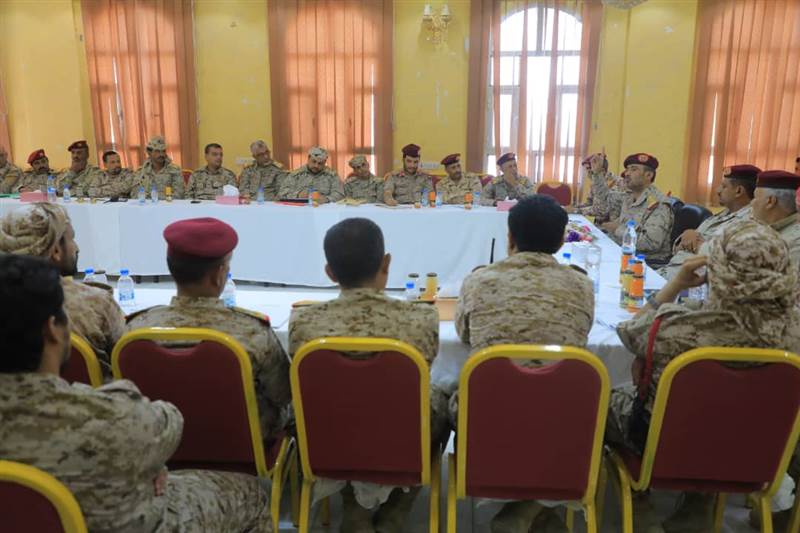 رئيس الأركان يؤكد على جاهزية الجيش الدائمة لردع أي محاولات تقدّم لمليشيات الحوثي
