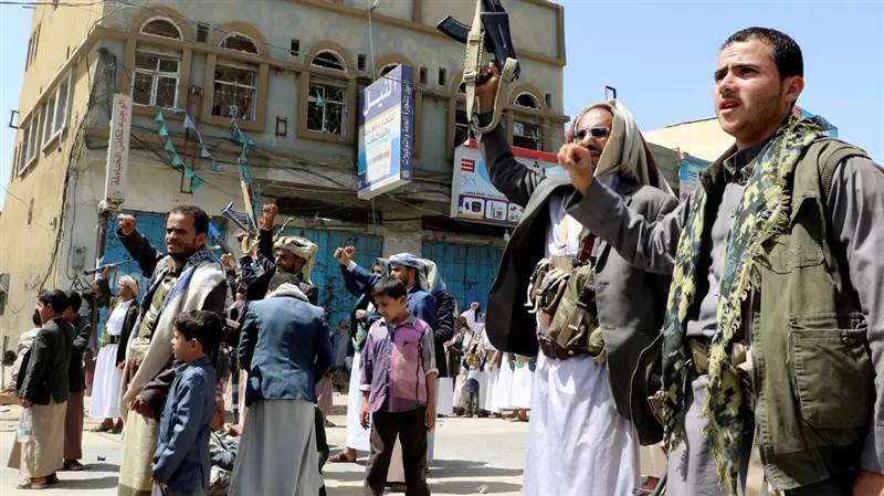 صناعة الدسيسة وإجبار الأسر على التبرّؤ من أبنائها.. هكذا يعمل الحوثيون على تفكيك النسيج الاجتماعي اليمني!!