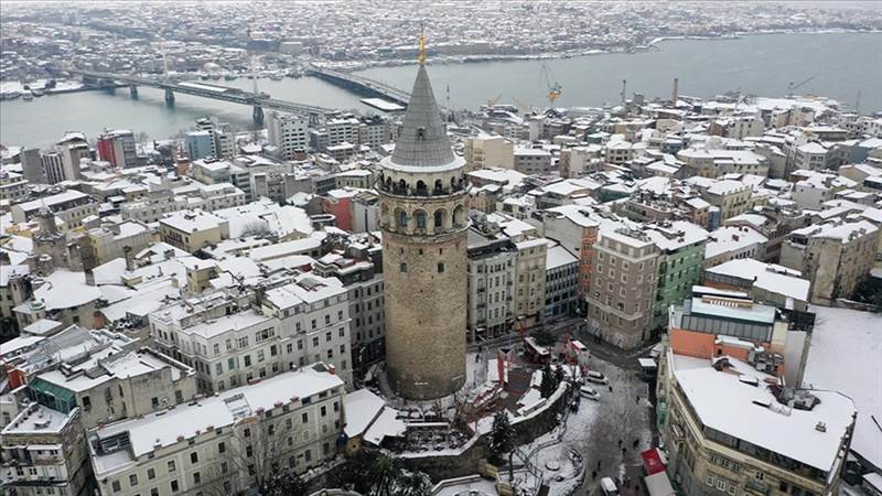 له تاريخ تتناقله الأجيال عبر السنين.. برج "غلاطة" في مدينة إسطنبول التركية