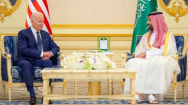 جلسة مباحثات بين ولي العهد السعودي والرئيس الأمريكي بمدينة جدة