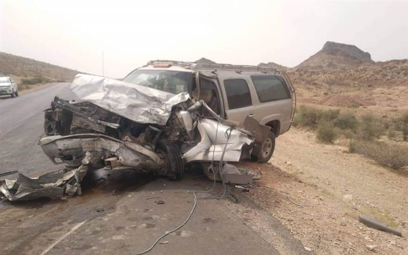 شاهد بالصور.. وفاة اسرة بكامل افرادها بينهم 4 أطفال بحادث مروري مروّع في شبوة