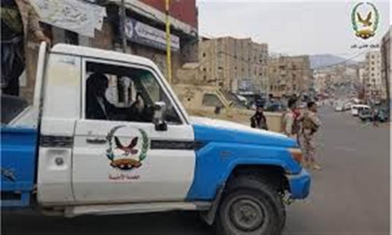 اشتباكات بين الحملة الأمنية وعصابة مسلحة في منطقة الروضة بتعز