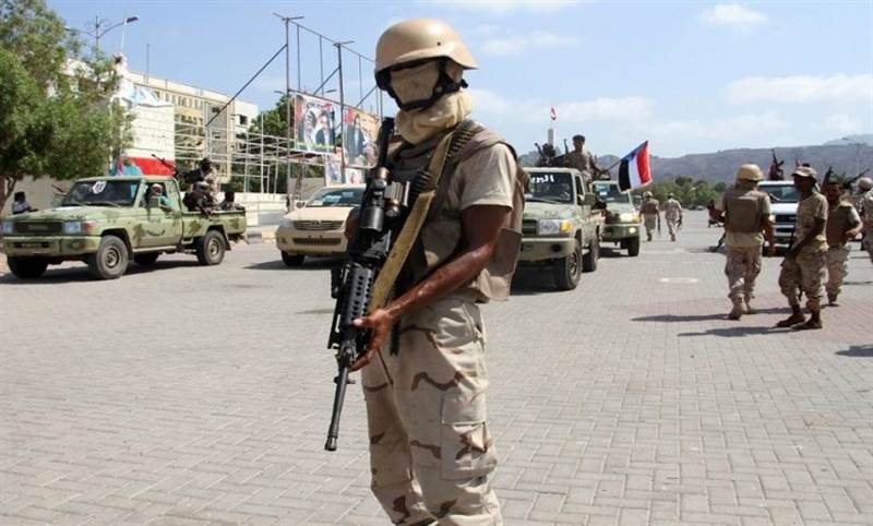 قوات تابعة للانتقالي تختطف صحفي وشقيقه في عدن