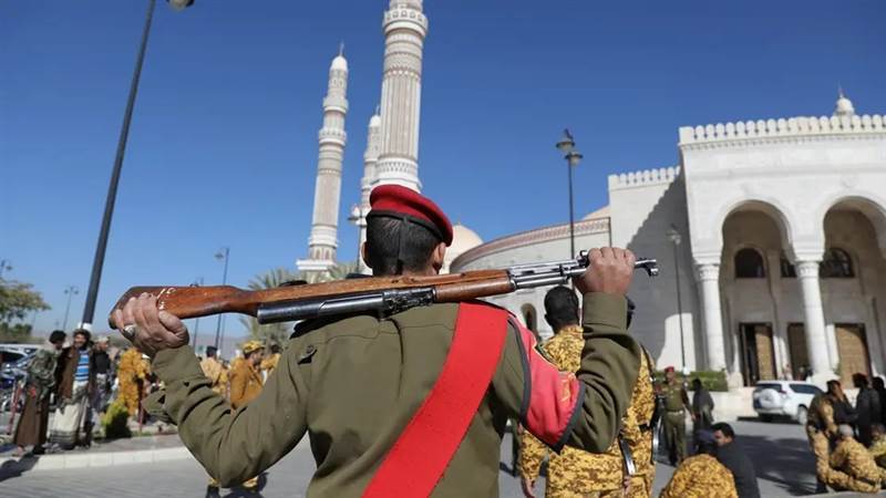 صحيفة تكشف عن مخطط حوثي خطير لتدمير قطاع الاتصالات والبنوك