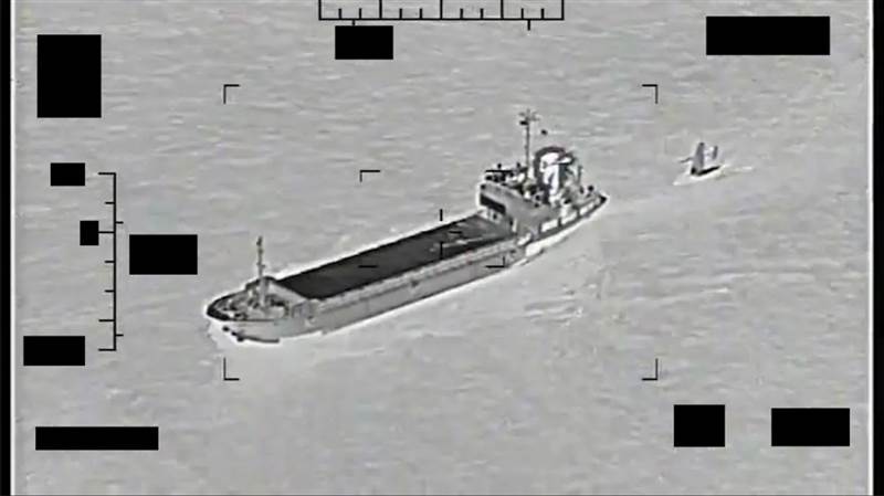 حاولت الاستيلاء على إحدى السفن.. البحرية الأمريكية تعلن اعتراض زوارق تابعة للحرس الإيراني في مياه الخليج