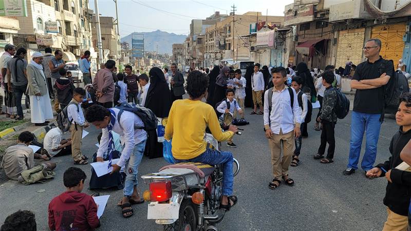 Yemen’de bombardımanda okulları yıkılan öğrencilerden eylem