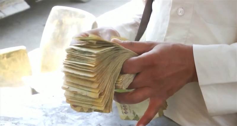 ما هي حقيقة استقرار أسعار الصرف في مناطق سيطرة مليشيا الحوثي؟