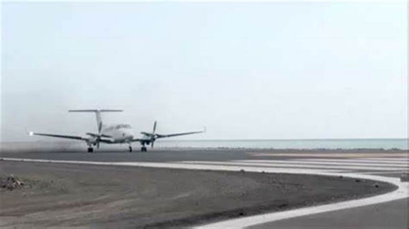 الحكومة تعتمد "مطار المخا" كميناء جوي للمحافظة المحاصرة