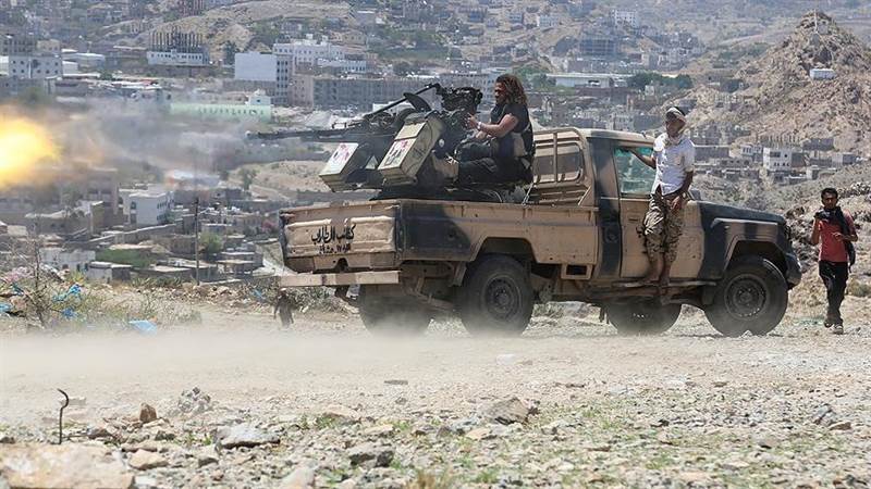 قوات الجيش تتصدّى لهجمات حوثية في تعز