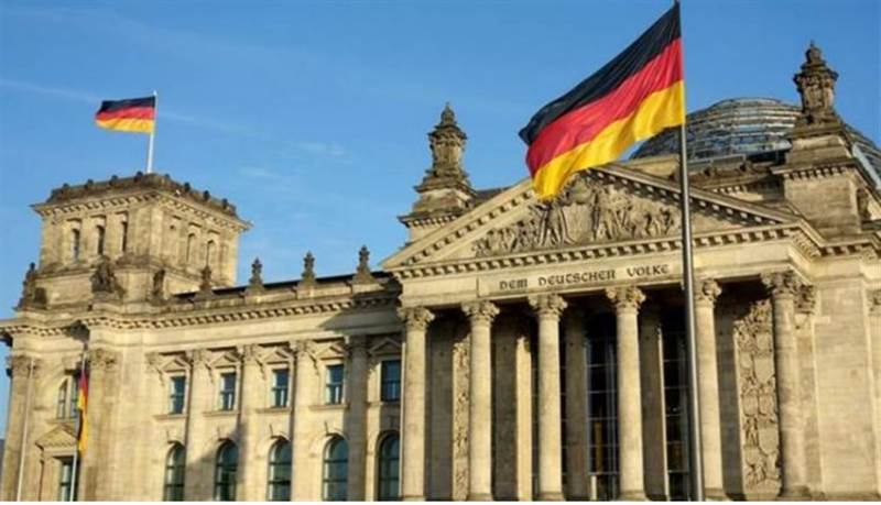 Alman mahkemesi, Yemen'e paralı asker göndermeye çalışan iki Alman askerini hapis cezasına çarptırdı