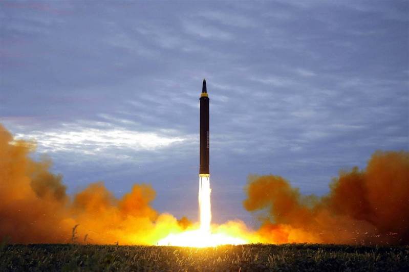 كوريا الشمالية تستفز جارتها الجنوبية وتطلق أكثر من 10 صواريخ والأخيرة تهدد بـ"اجتياح أرضي"