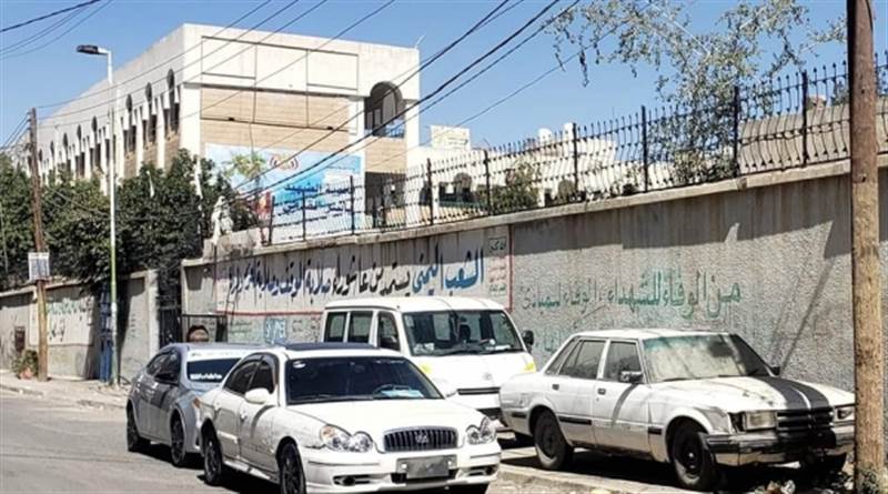 صنعاء.. مليشيات الحوثي تقوم بتغيير اسم أشهر مدرسة في صنعاء باسم أحد صرعاها