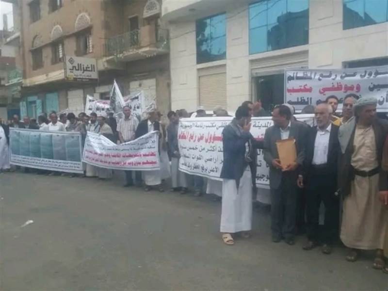 صنعاء.. مواطنون يحتجون على محاولات سطو حوثية على أراض ومنازل لهم في "سعوان"