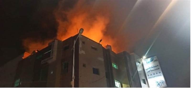 Yemen’de bir hastane çatısında çıkan yangın korkuttu