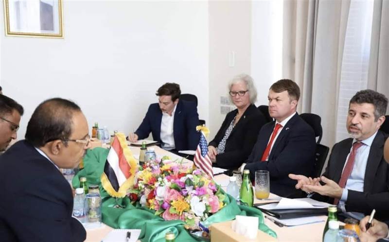 السفير الأمريكي من "حضرموت" يؤكد دعم بلاده للحكومة اليمنية ويدين الهجوم الحوثي على ميناء الضبة