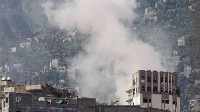 ميليشيا الحوثيين تستهدف تجمعات للنازحين غرب تعز.