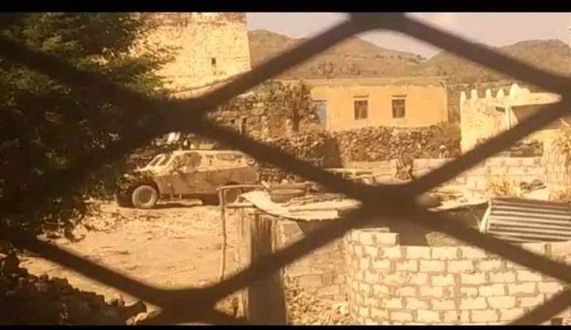 مليشيات الحوثي تفرض حصارا خانقا على قرية في إب وتمنع سكانها من الخروج أو الدخول