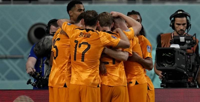 هولندا تتأهل إلى ربع النهائي في مونديال قطر