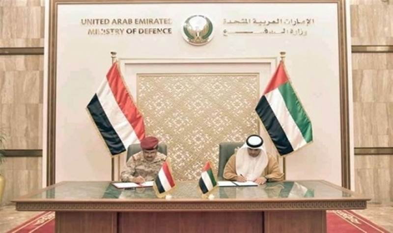 غير دستورية وتوجب إقالة الوزير.. برلماني يمني يكشف الموقف القانوني من الاتفاقية "العسكرية الأمنية" التي وقَّعها وزير الدفاع مع الامارات