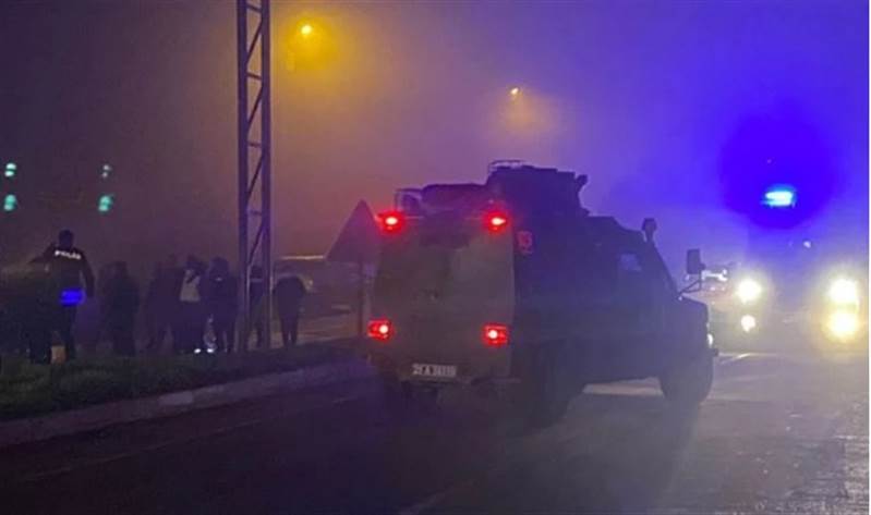 Diyarbakır'da polis servisine bombalı saldırı: 8 yaralı