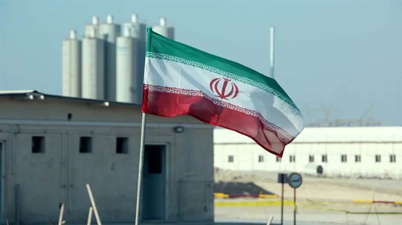 صحيفة إسرائيلية تحذر من اقتراب إيران من إنتاج صاروخ يحمل قنبلة نووية عبر "برنامج الفضاء"