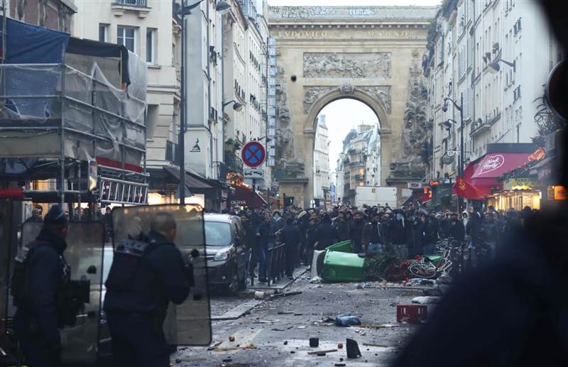 مواجهات بين الشرطة الفرنسية ومتظاهرين أكراد في باريس