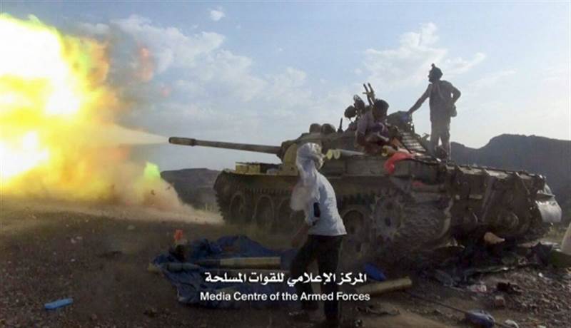 في اشتباكات استمرت 3 ساعات.. قوات الجيش الوطني تشن قصفاً على مواقع الحوثيين في أبين