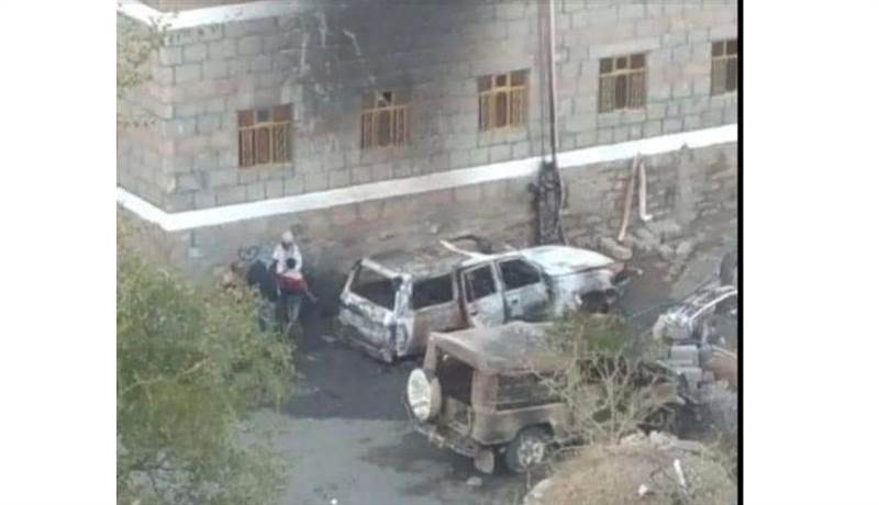 مجهولون يحرقون سيارات أحد المواطنين في محافظة لحج