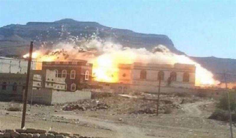 مليشيات الحوثي تفجر منزل مواطن اعترض على استحداث موقع عسكري بالقرب منه