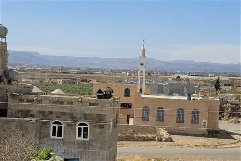 مليشيات الحوثي تقتحم مسجدا في شمال صنعاء وتحوله الى ثكنة عسكرية