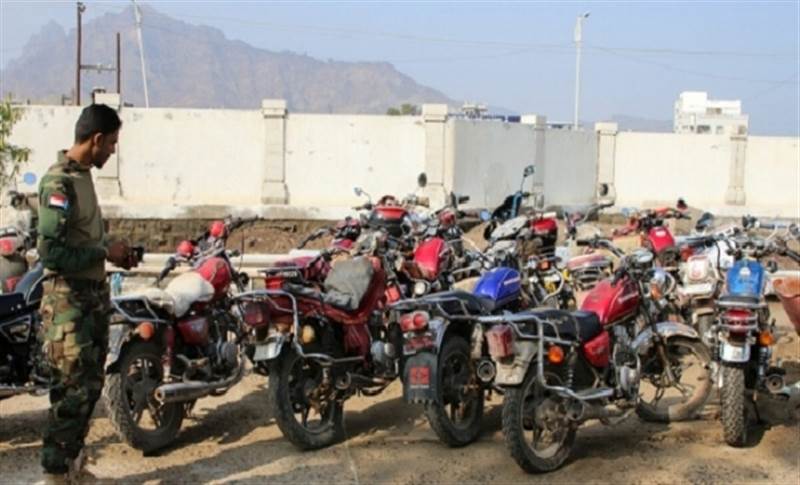 بعد حظر تجول الحمير.. مليشيا الانتقالي تصادر عشرات الدراجات النارية بعدن