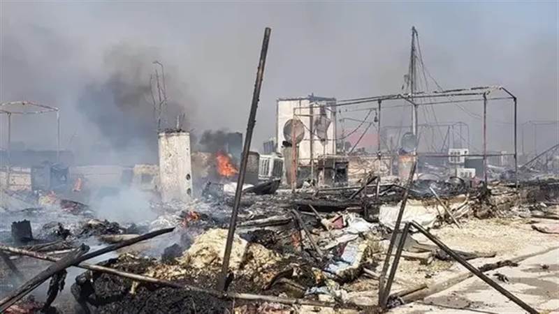 حريق يلتهم خمسة منازل في مخيم للنازحين بمحافظة مأرب