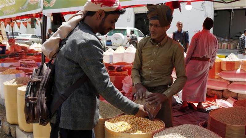 أموال الظل في اليمن... قنوات لاستقطاب الباحثين عن الحماية والربح السريع