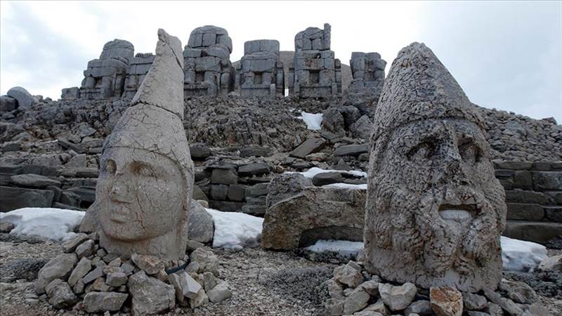 مدرج في قائمة "يونسكو".. تماثيل جبل نمرود في تركيا تقاوم زلزال قهرمان مرعش