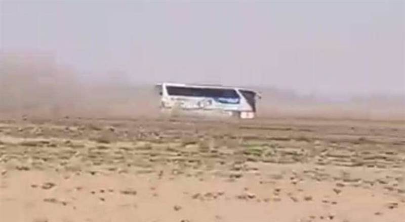 Husi milisleri El-Cevf kentinde umrecileri taşıyan yolcu otobüsünü hedef aldı