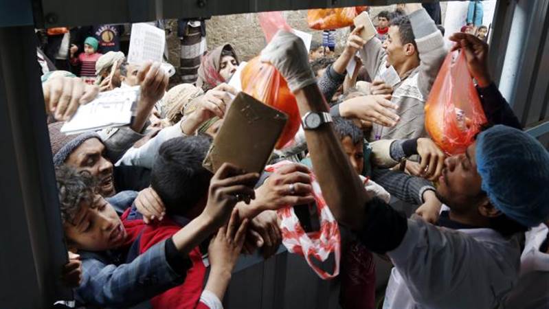 عاملات سخرة في اليمن.. أشغال شاقة دون مقابل