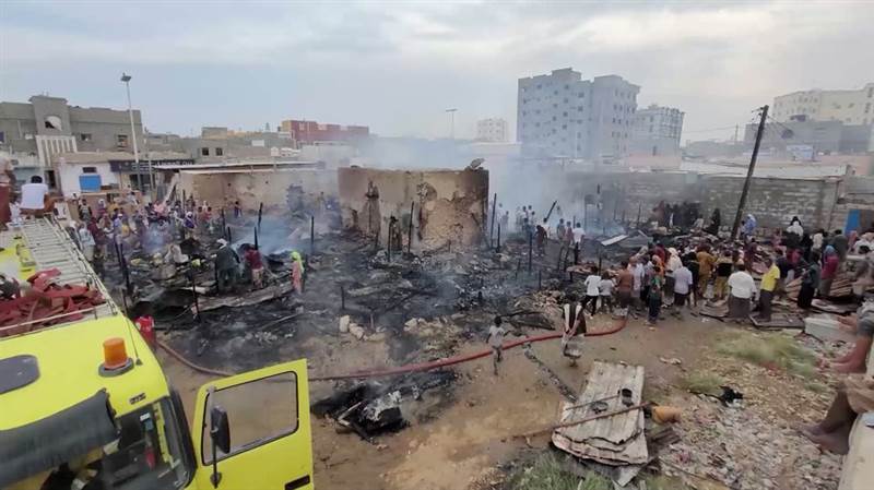 حريق يلتهم مساكن للنازحين في مخيم بمحافظة المهرة