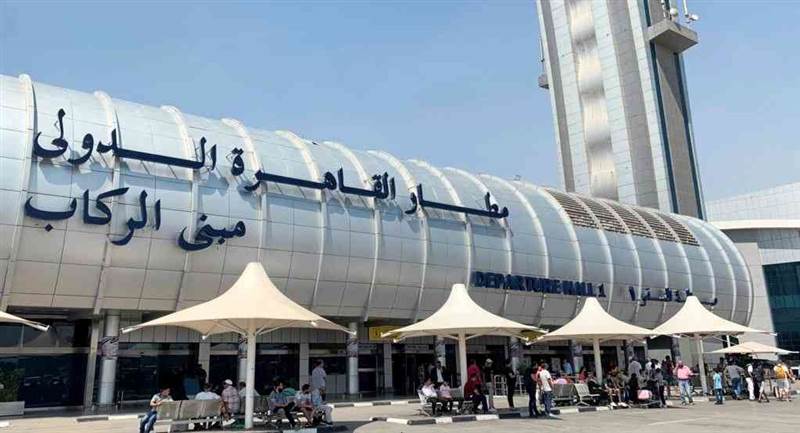 مطار القاهرة يصادر 800 جرام من الذهب كان في حوزة مسافرة قادمة من عدن