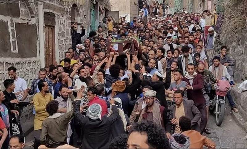 مليشيات الحوثي تختطف عشرات المواطنين بإب بتهمة المشاركة في جنازة "المكحل"بإب