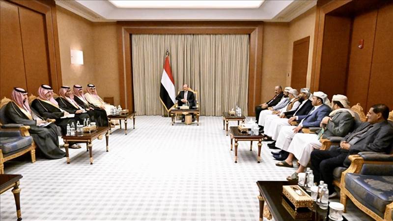الحكومة توافق على صرف الرواتب في مناطق سيطرة الحوثيين