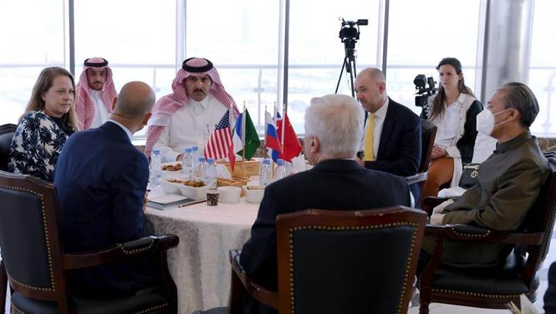 السفير آل جابر يبحث مع سفراء الدول الخمس دائمة العضوية في مجلس الأمن الخطّة السعودية للسلام في اليمن